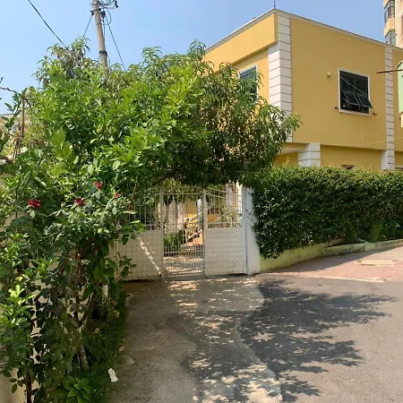 Apartment With Garden In The Center Of