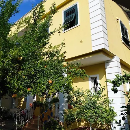 Apartment With Garden In The Center Of Durrës