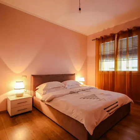 Apartment With Garden In The Center Of Durrës