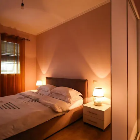 Apartment With Garden In The Center Of *