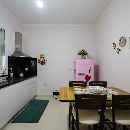Apartment With Garden In The Center Of *